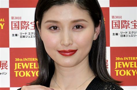 橋本マナミ、ポロリ直前だった紅白の真相明かす「下も見えるわ。